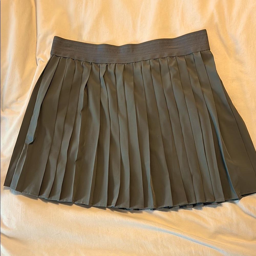 Jolt Pleated Skirts. Size Large.